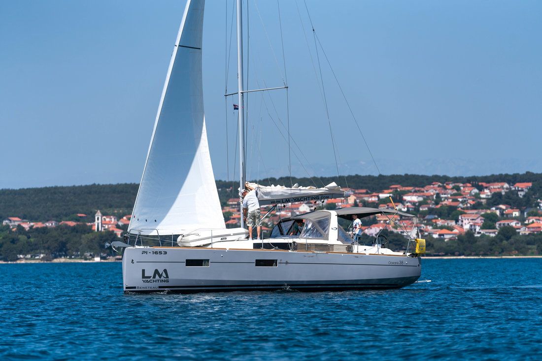 Beneteau Oceanis 38 | Grey Pearl