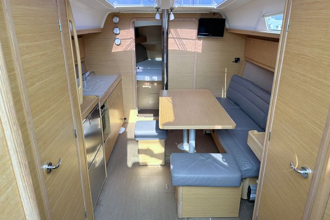 Dufour 382 | Lia