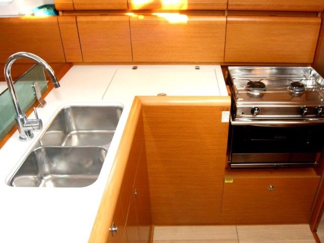Jeanneau Sun Odyssey 389 | Tequila Sunrise