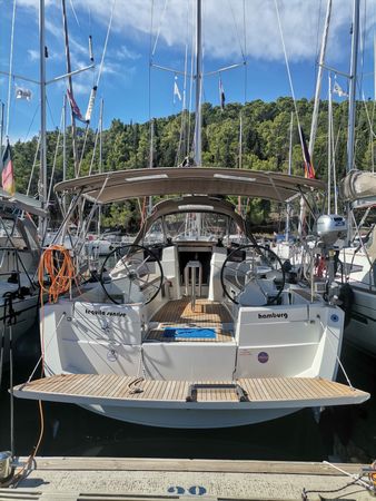 Jeanneau Sun Odyssey 389 | Tequila Sunrise