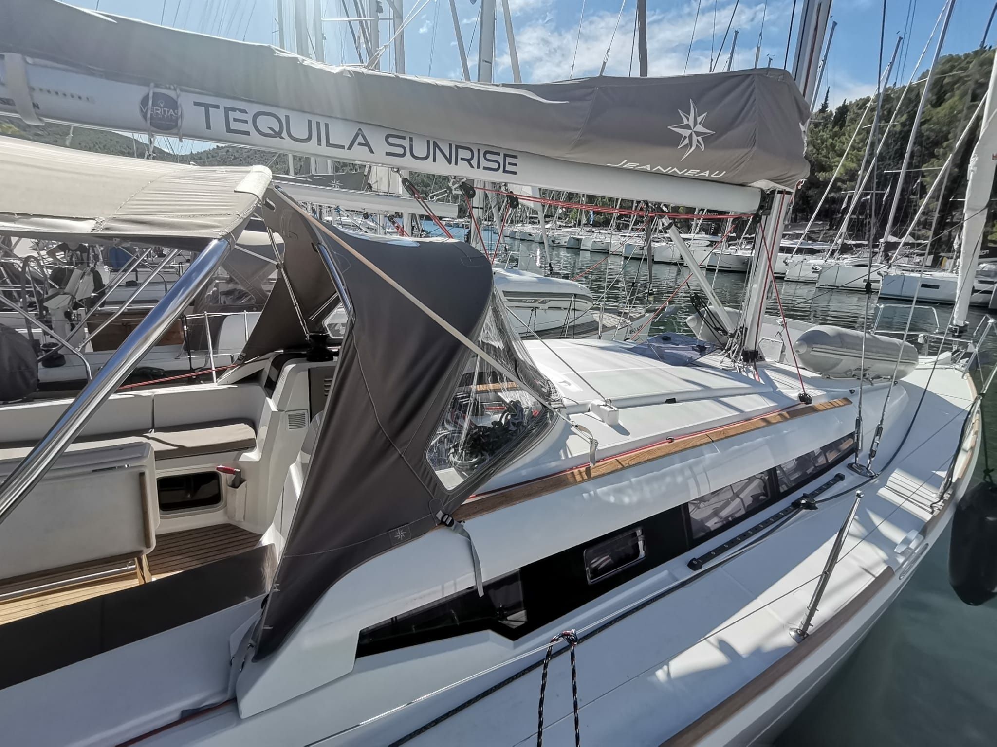 Jeanneau Sun Odyssey 389 | Tequila Sunrise