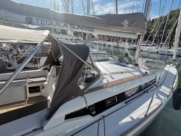 Jeanneau Sun Odyssey 389 | Tequila Sunrise
