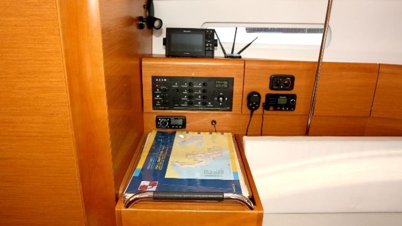 Jeanneau Sun Odyssey 389 | Ace of Spades