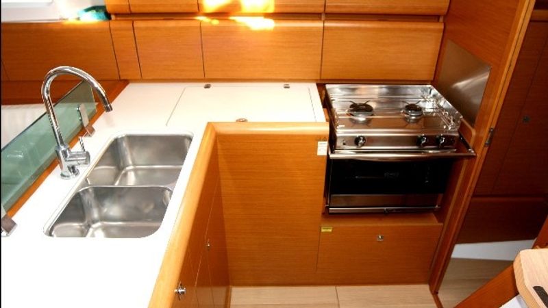 Jeanneau Sun Odyssey 389 | Ace of Spades