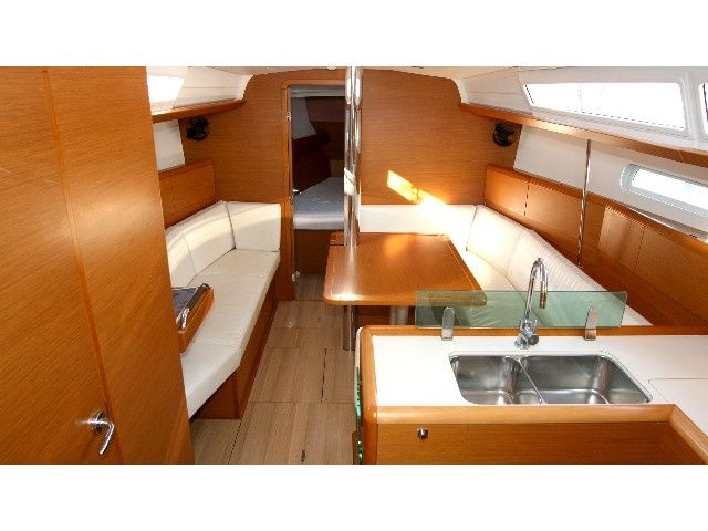 Jeanneau Sun Odyssey 389 | Ace of Spades