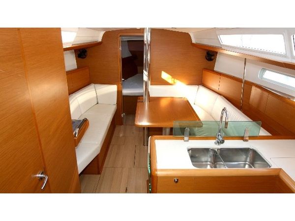 Jeanneau Sun Odyssey 389 | Ace of Spades