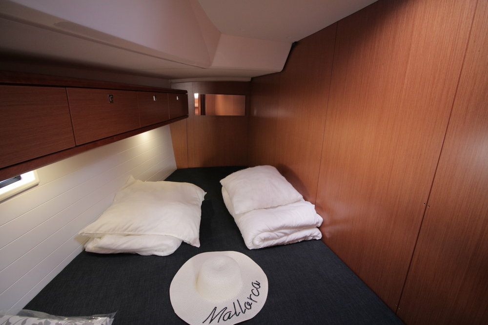 Bavaria Cruiser 46 | Lucy Ball