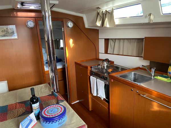 Beneteau Oceanis 38 | Caroline