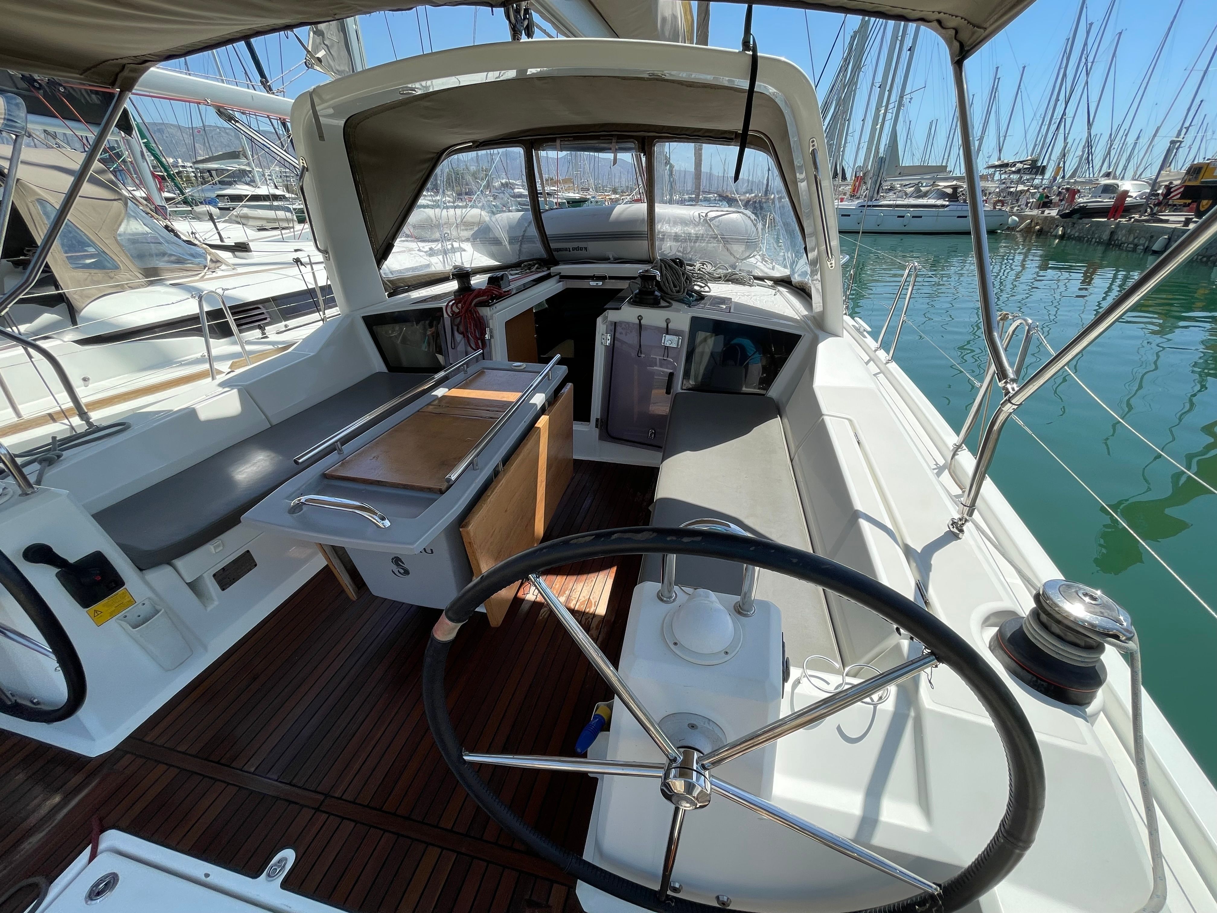 Beneteau Oceanis 41.1 | Black Lion