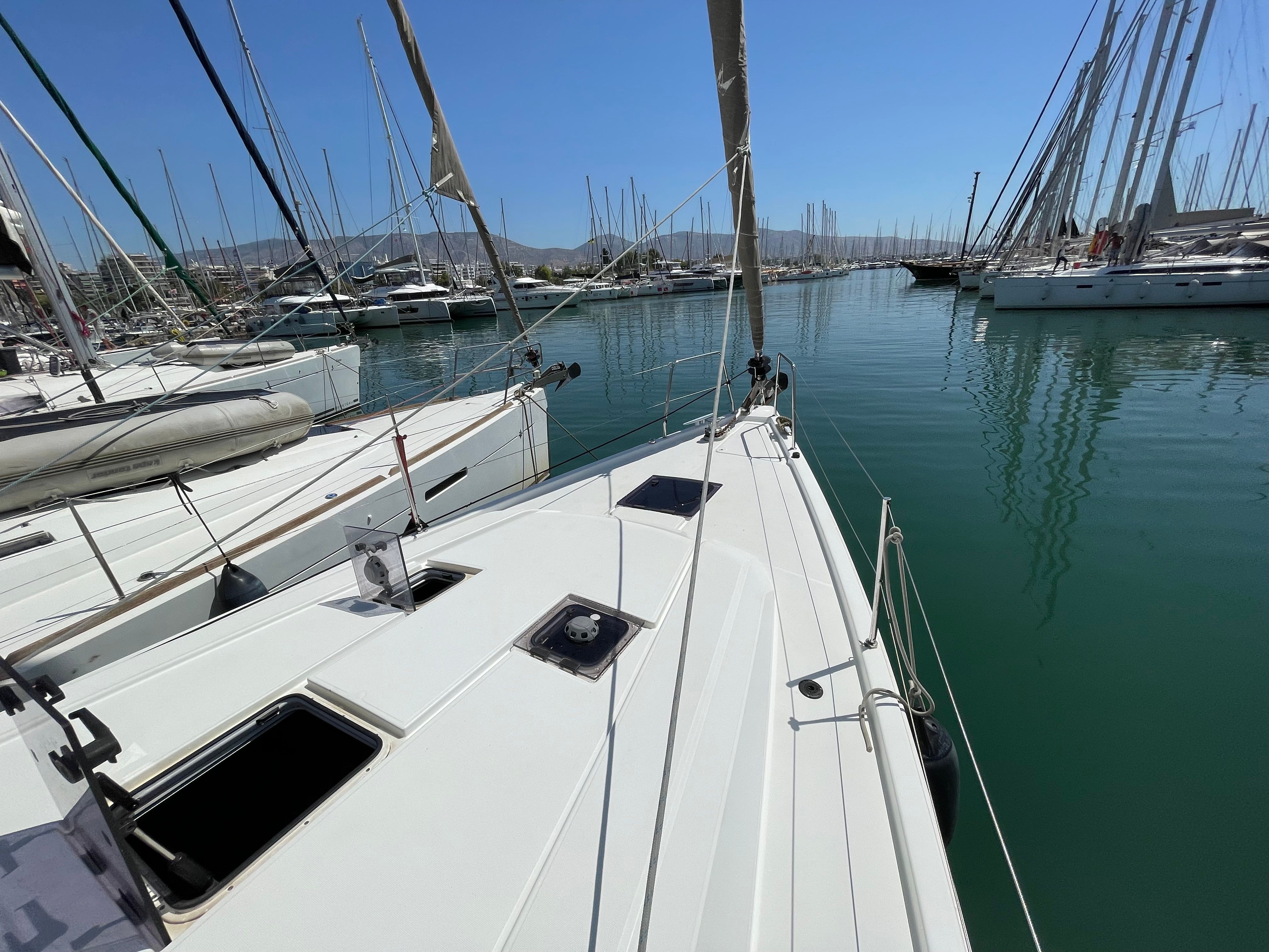 Beneteau Oceanis 41.1 | Black Lion