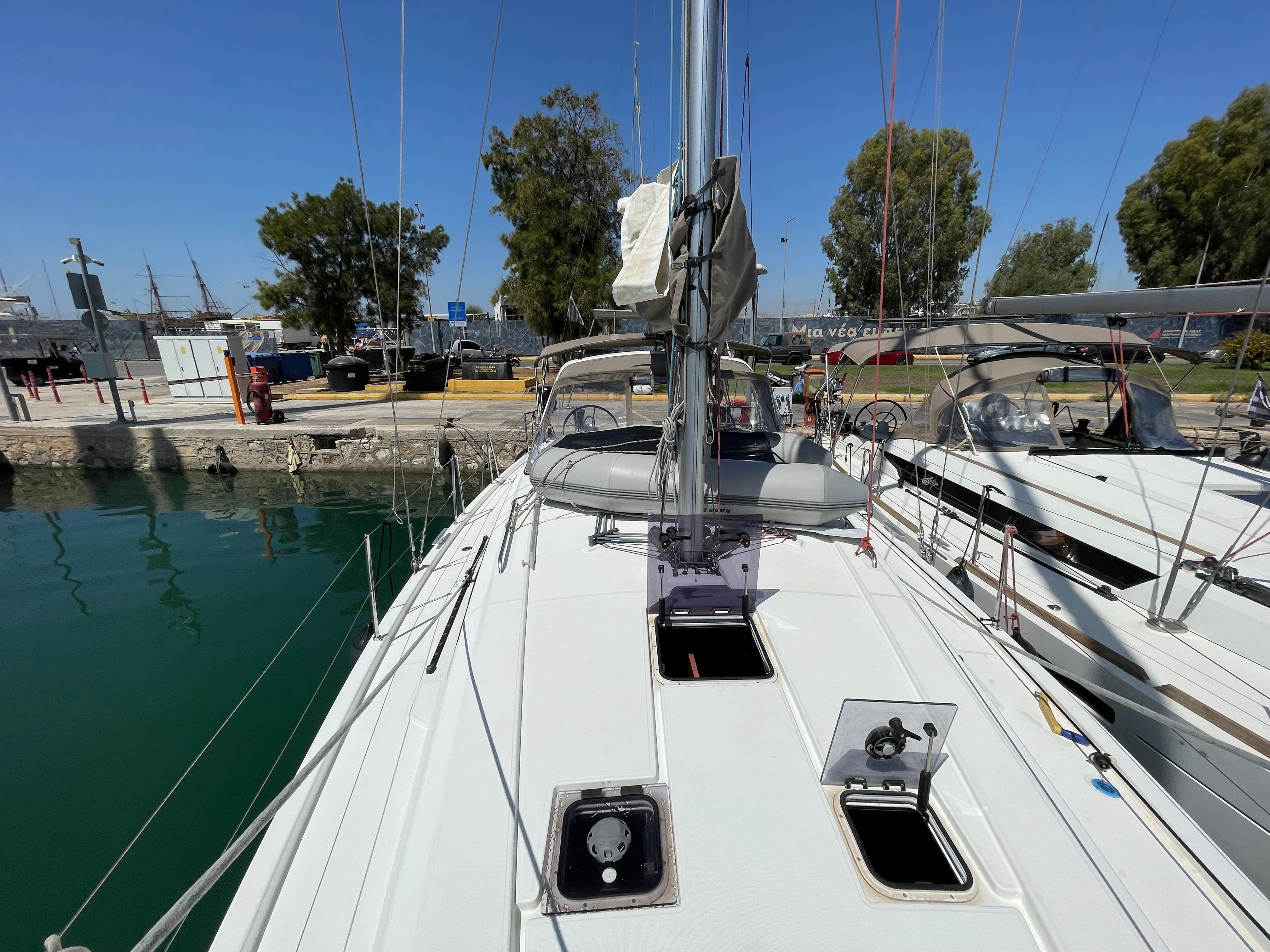 Beneteau Oceanis 41.1 | Black Lion