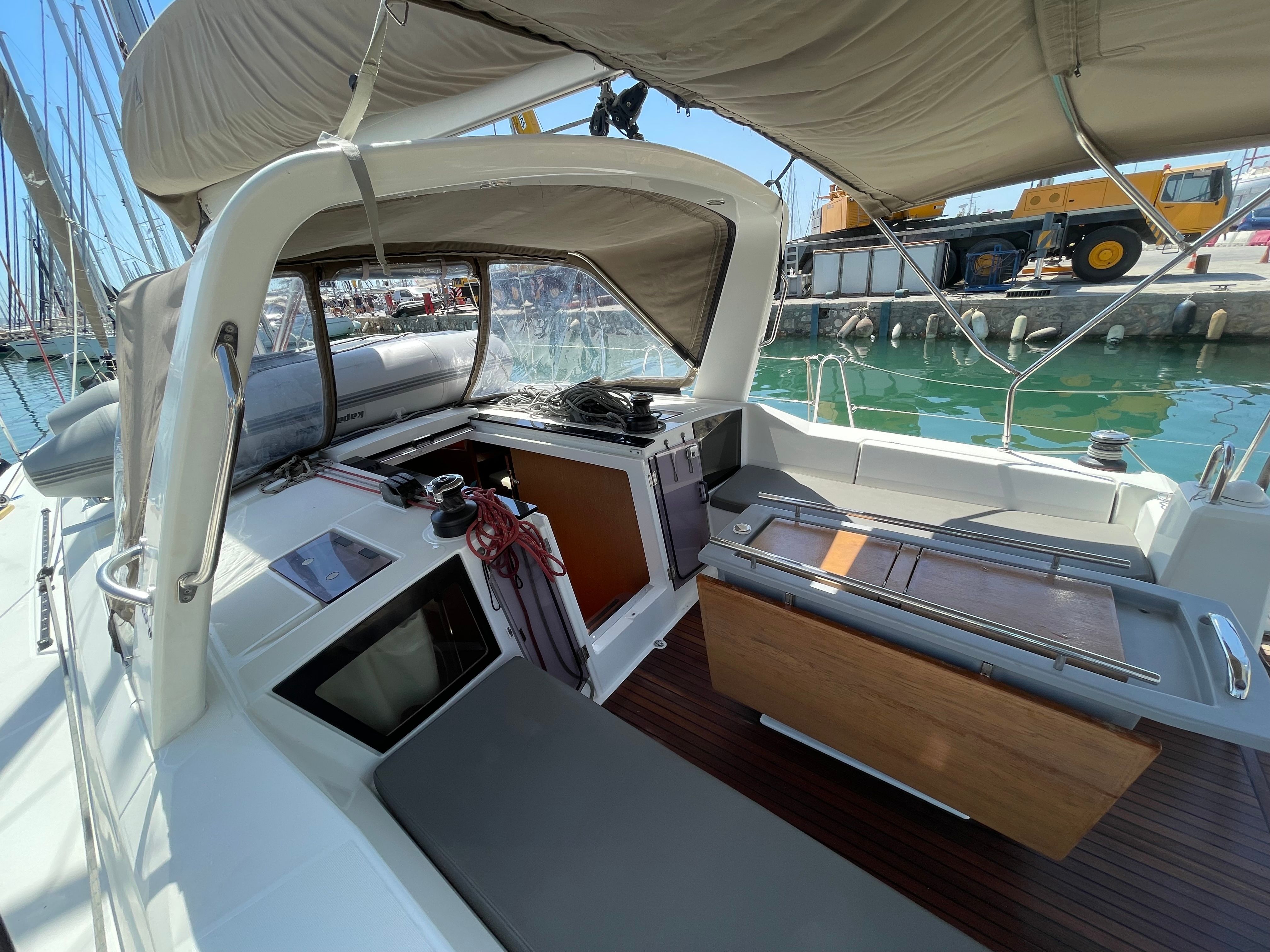 Beneteau Oceanis 41.1 | Black Lion