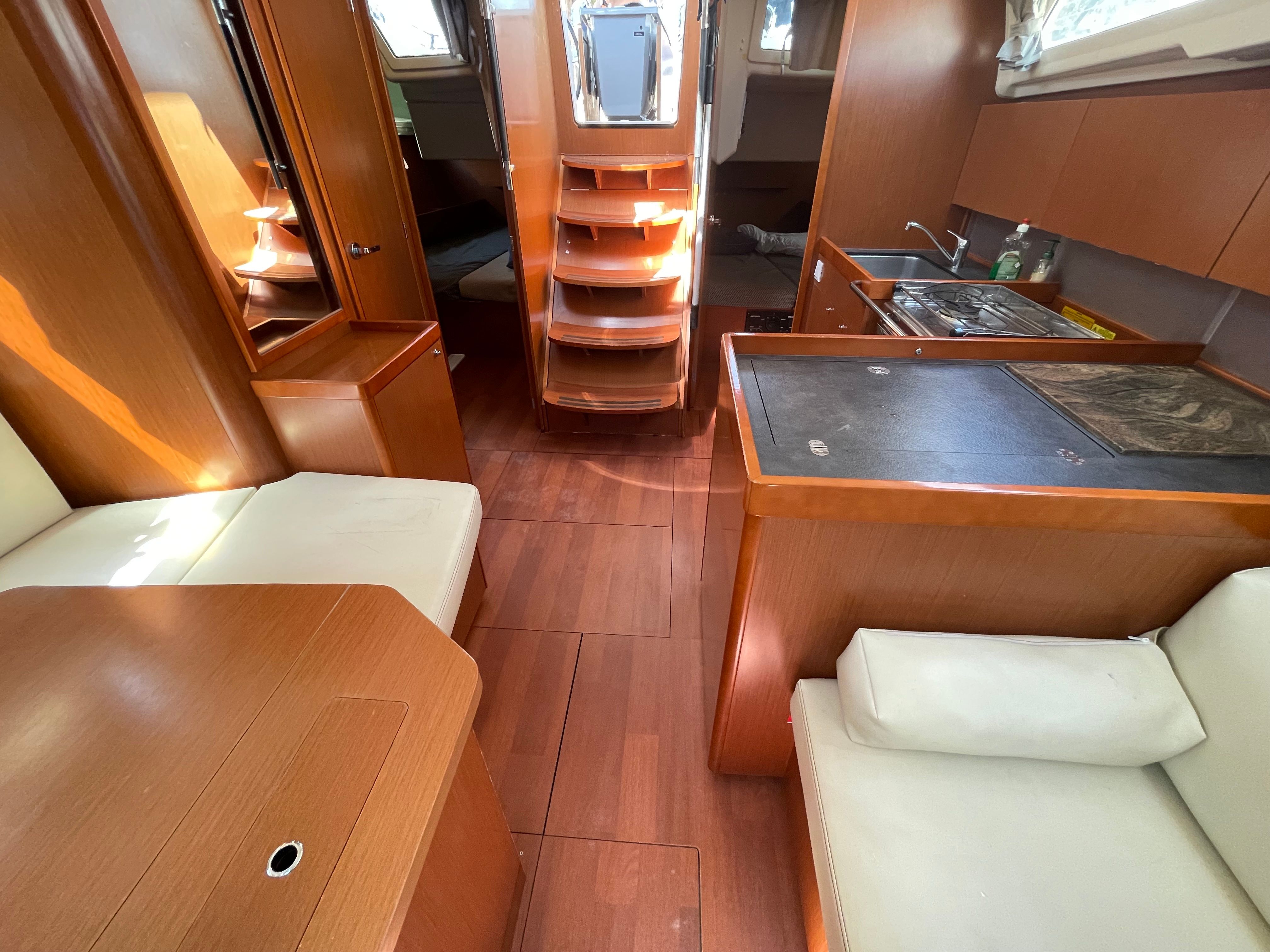 Beneteau Oceanis 41.1 | Black Lion