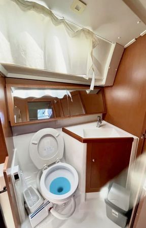 Beneteau Oceanis 41.1 | Black Lion