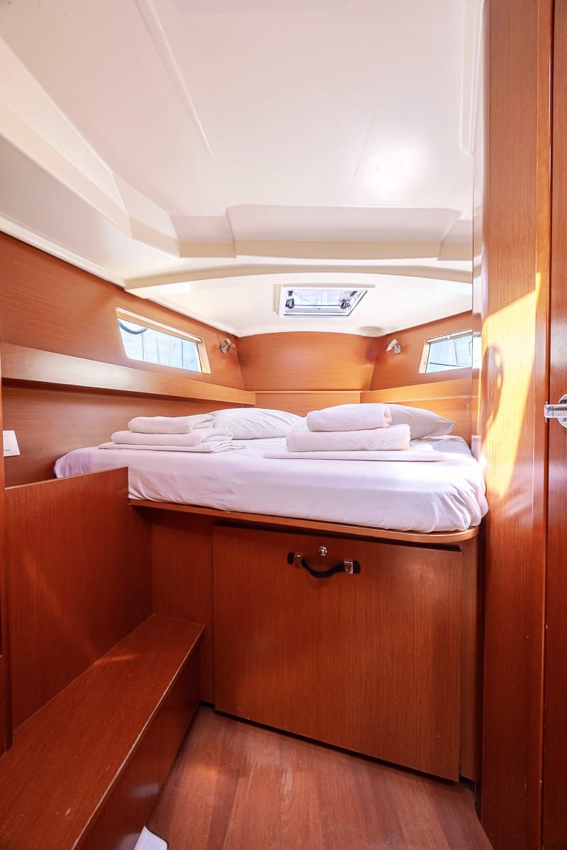 Beneteau Oceanis 41.1 | Black Lion