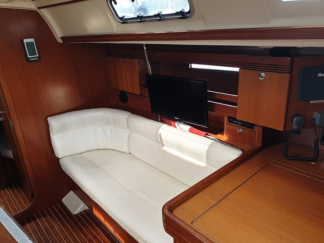 Dufour 44 | Jonathan Pink