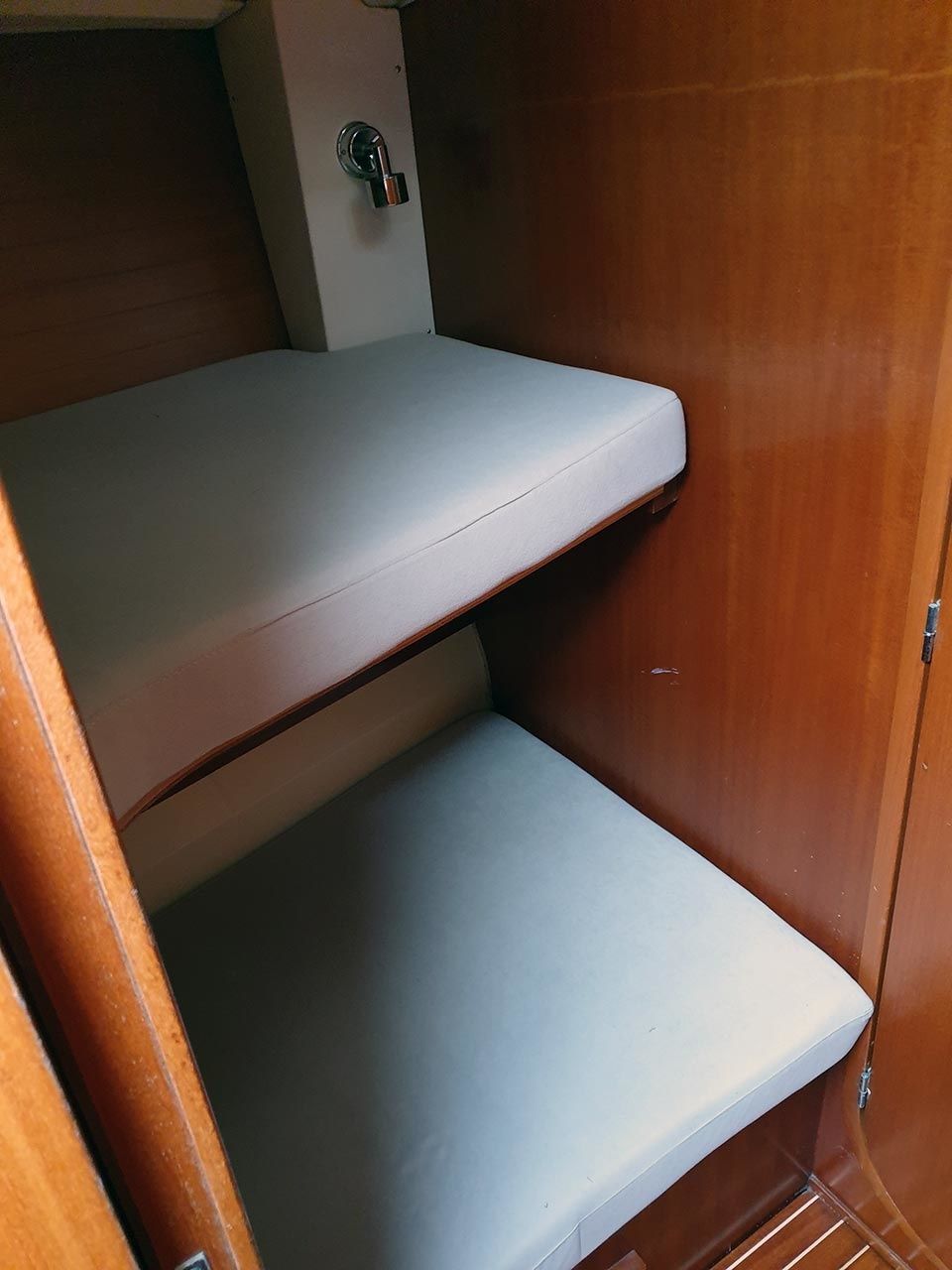 Dufour 44 | Jonathan Pink