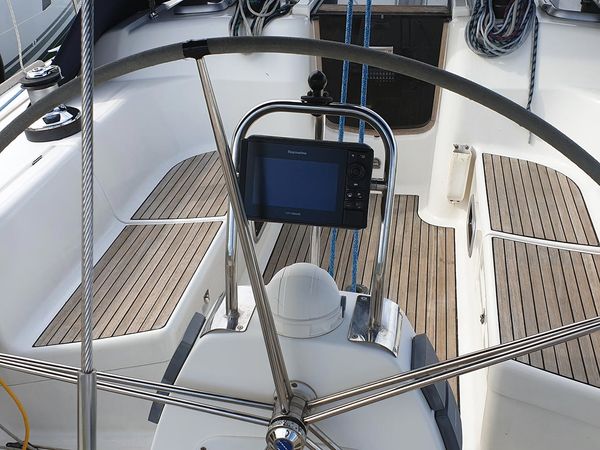 Dufour 44 | Jonathan Pink