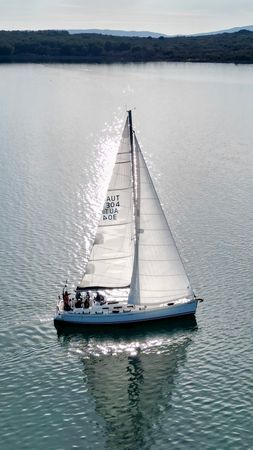 Dufour 44 | Jonathan Pink