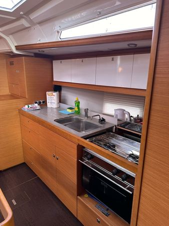 Dufour 44 | Jonathan Pink