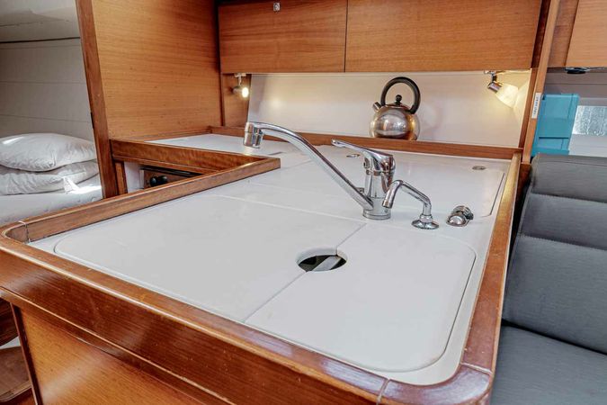Dufour 350 | Wave