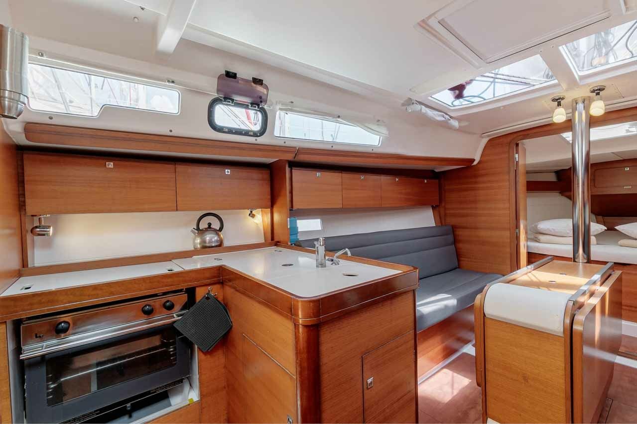 Dufour 350 | Wave