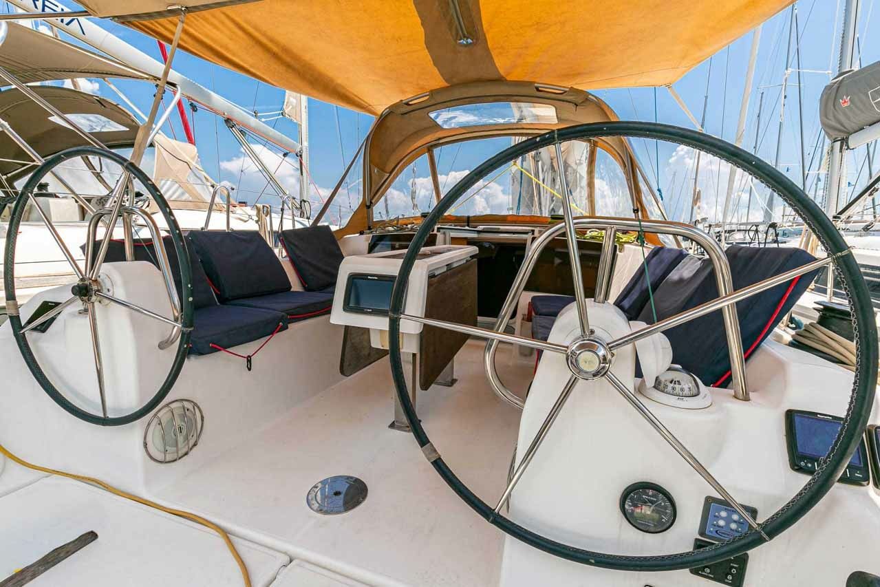 Dufour 350 | Wave