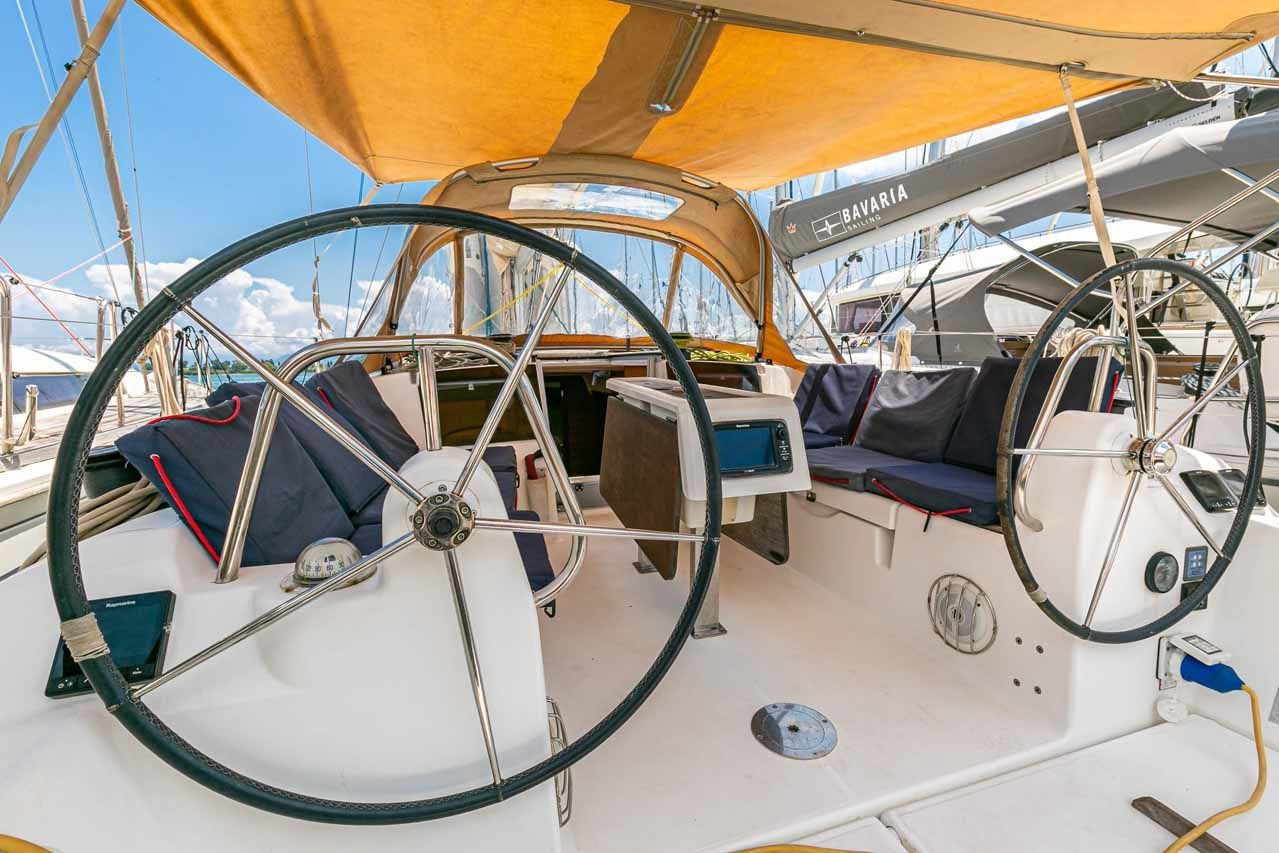 Dufour 350 | Wave