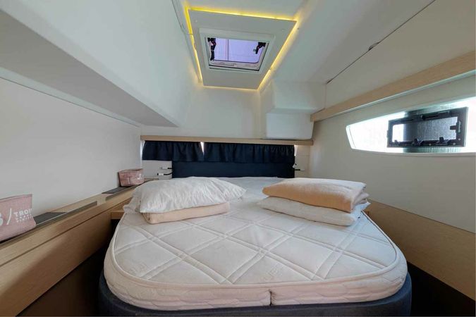 Fountaine Pajot Lucia 40 | Servus