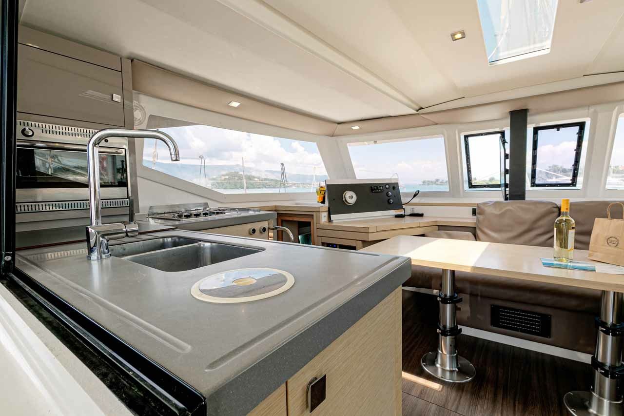 Fountaine Pajot Lucia 40 | Servus