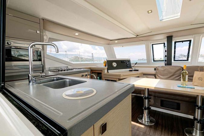 Fountaine Pajot Lucia 40 | Servus