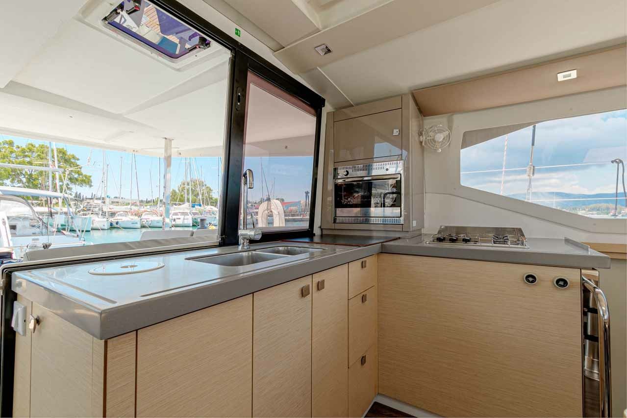 Fountaine Pajot Lucia 40 | Servus