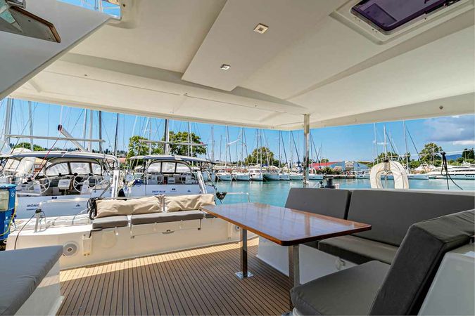 Fountaine Pajot Lucia 40 | Servus