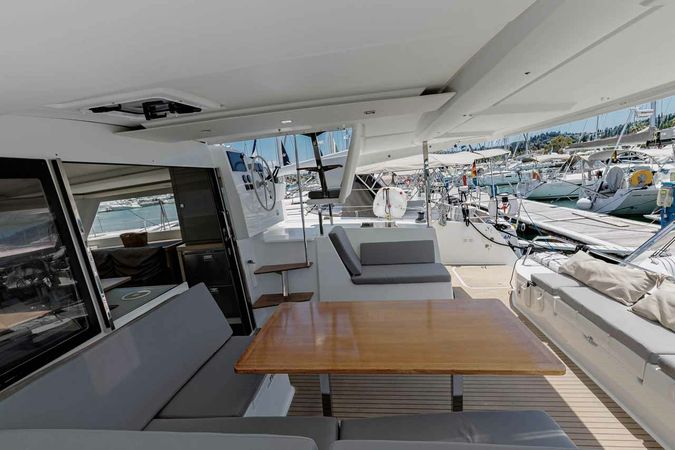 Fountaine Pajot Lucia 40 | Servus