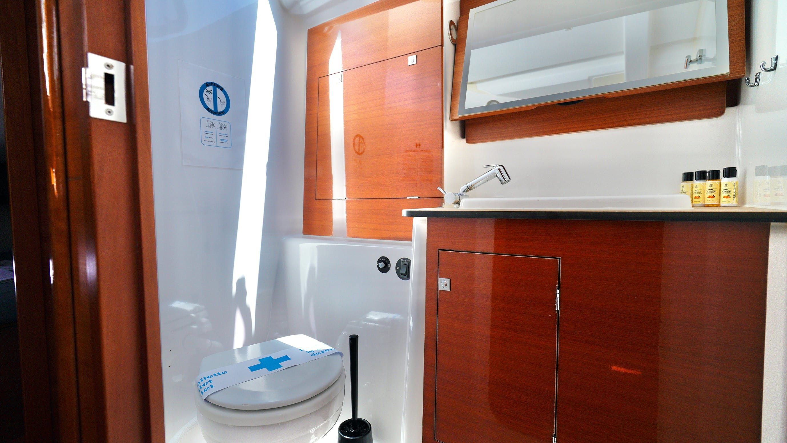 Dufour 460 GL | Red Pepper