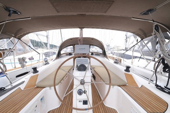 Bavaria Cruiser 33 | Nemo 1