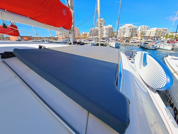 Lagoon 421 | The MOB