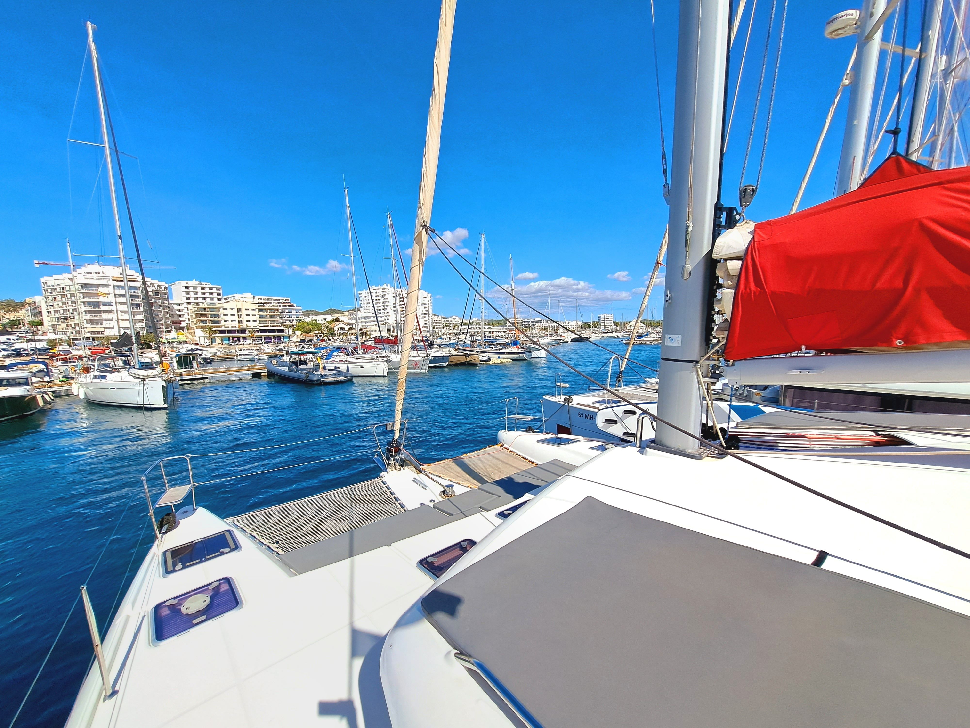 Lagoon 421 | The MOB