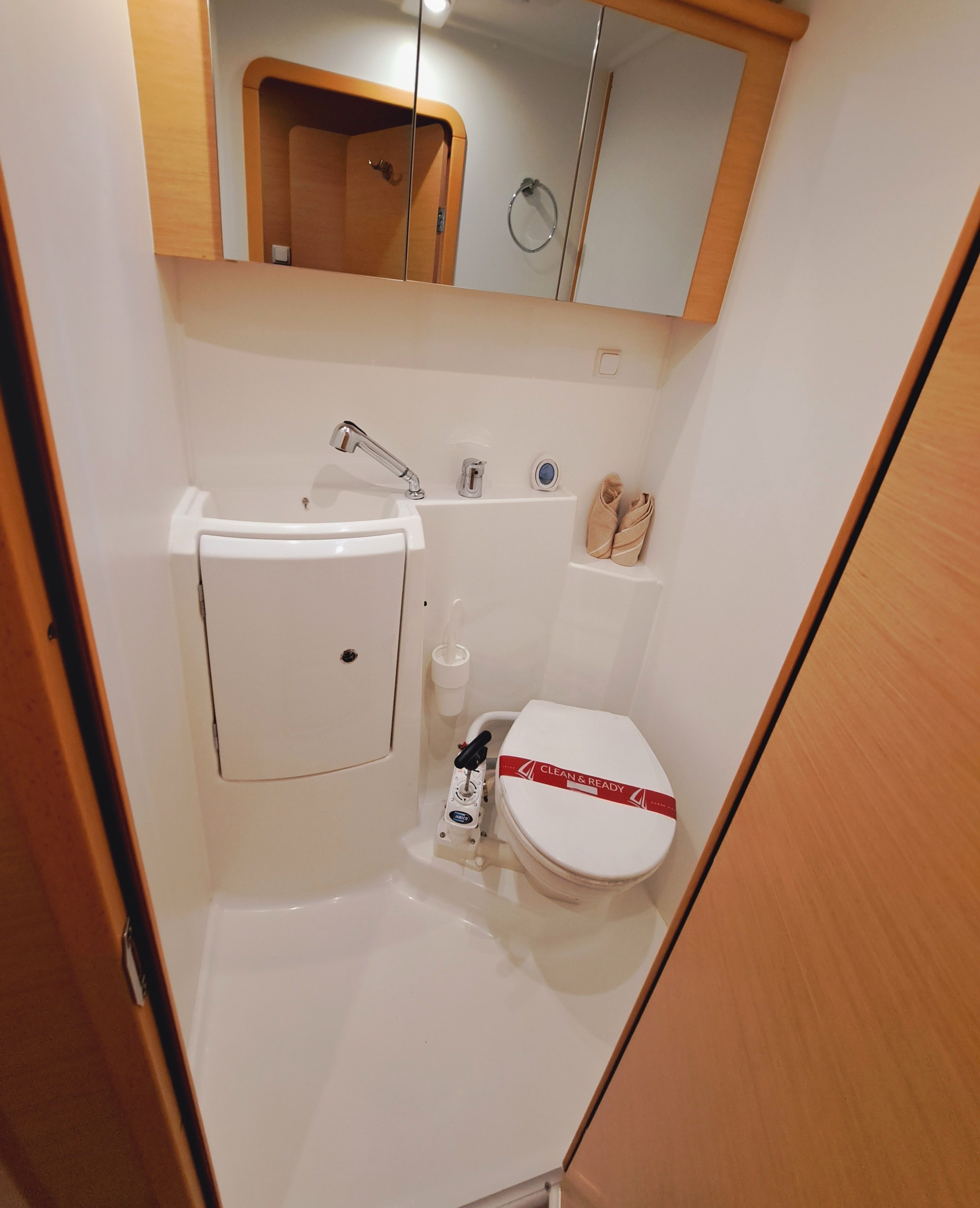 Lagoon 421 | The MOB