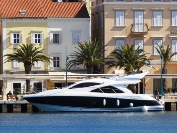 Sunseeker Manhattan 50 | Aviator