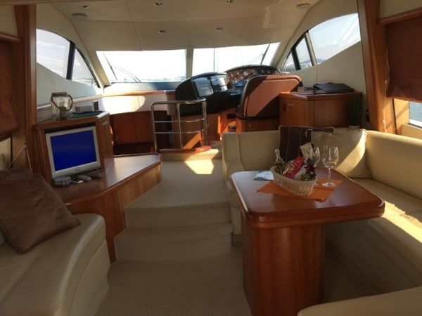 Sunseeker Manhattan 50 | Aviator