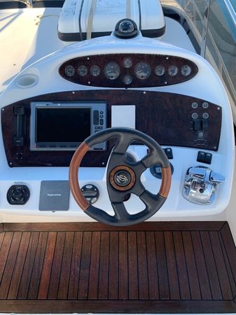 Sunseeker Manhattan 50 | Aviator