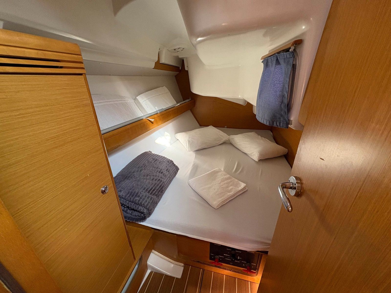 Jeanneau Sun Odyssey 36 | Sail Mira