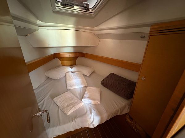 Jeanneau Sun Odyssey 36 | Sail Mira