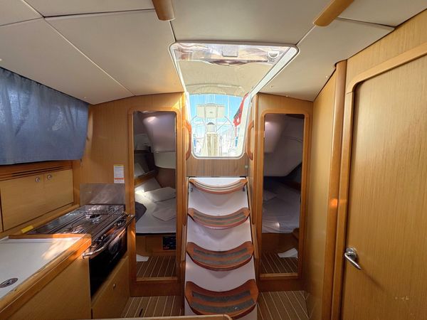 Jeanneau Sun Odyssey 36 | Sail Mira