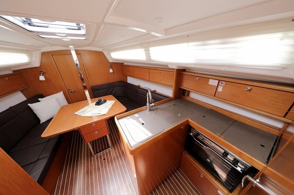 Bavaria Cruiser 34 | Feeling Good