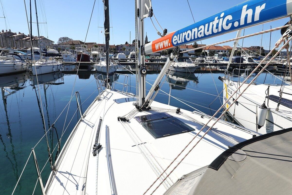 Bavaria Cruiser 34 | Feeling Good