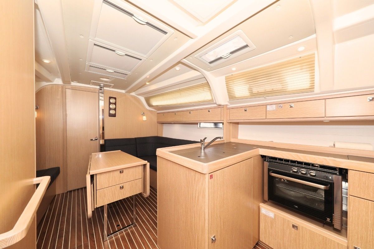 Bavaria Cruiser 37 | Jazz Band