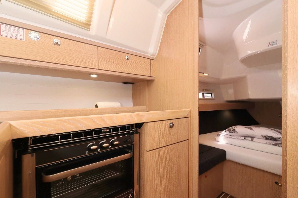 Bavaria Cruiser 37 | Jazz Band