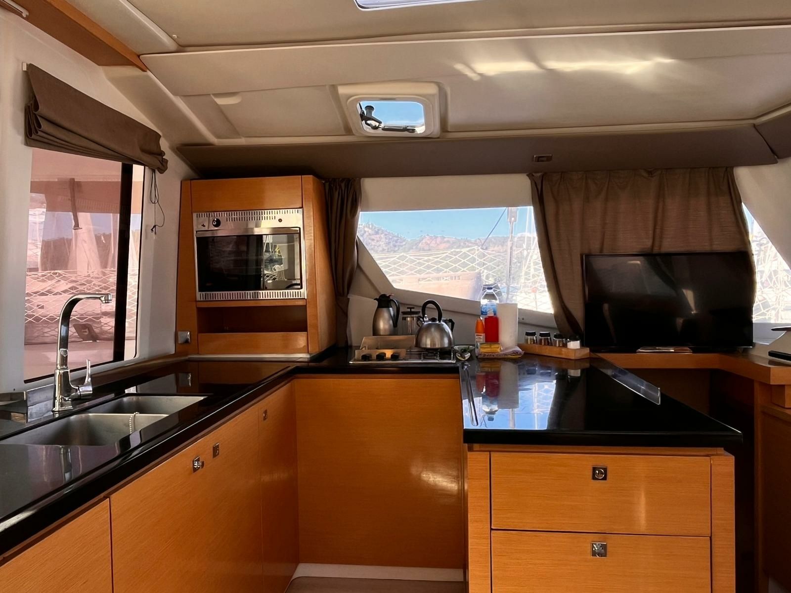 Fountaine Pajot Helia 44 | Lycia